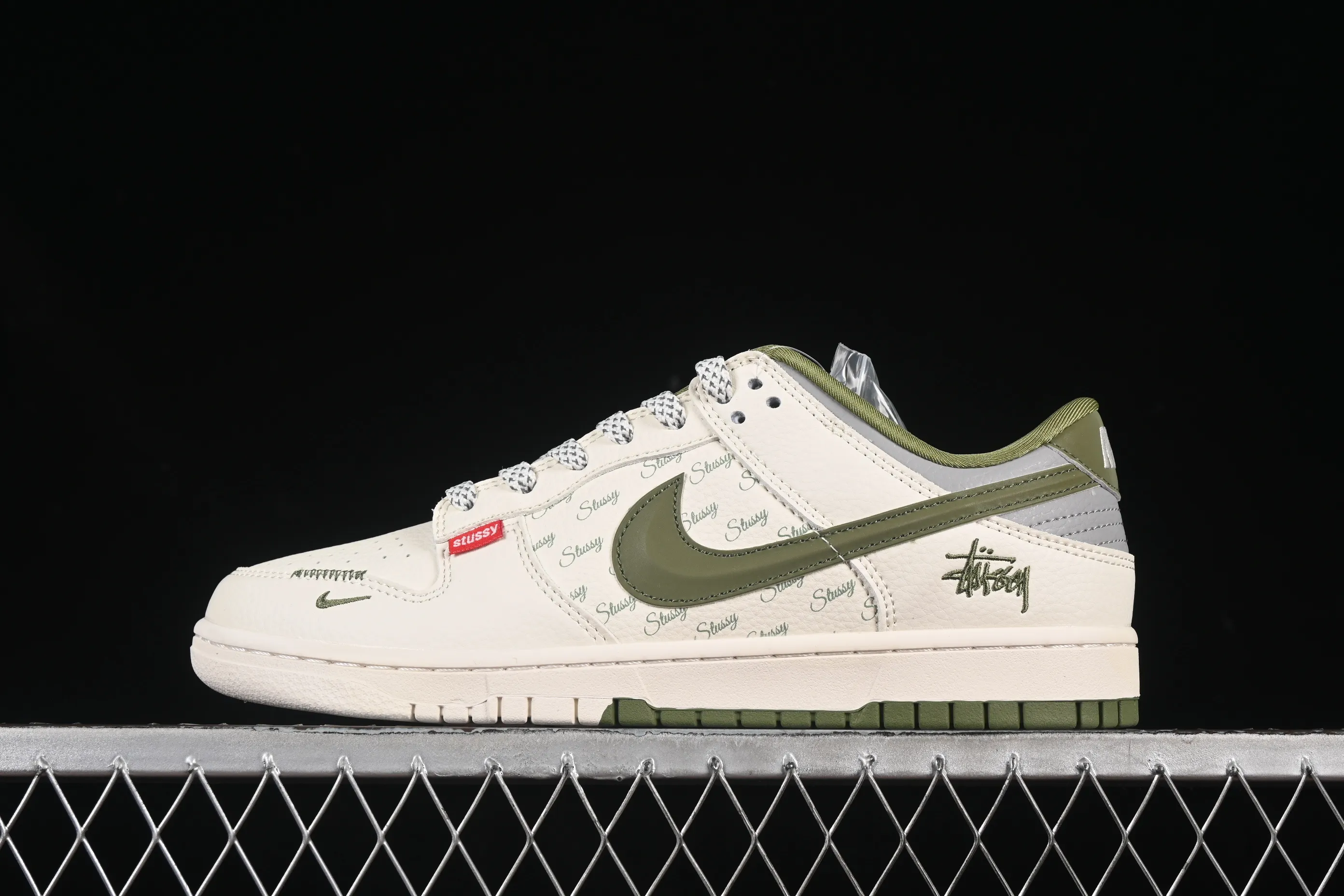 All categories Nk SB Dunk Series Nk SB Dunk Low High-end customized low-top sneakers Nike SB Dunk Low Stusi co-branded three-dimensional green hook Anniversary high-end customized low-top casual sneakers XS6089-538